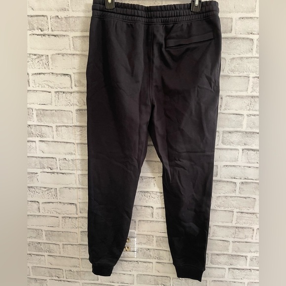 NWT!! Gymshark “Crest” sweatpants joggers, black size Medium - Picture 2 of 7